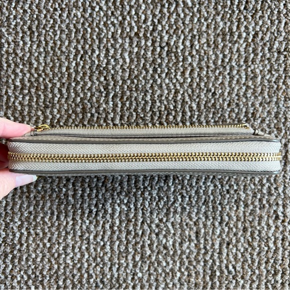 FOSSIL Logan RFID Zip Around Clutch - Picture 4 of 7